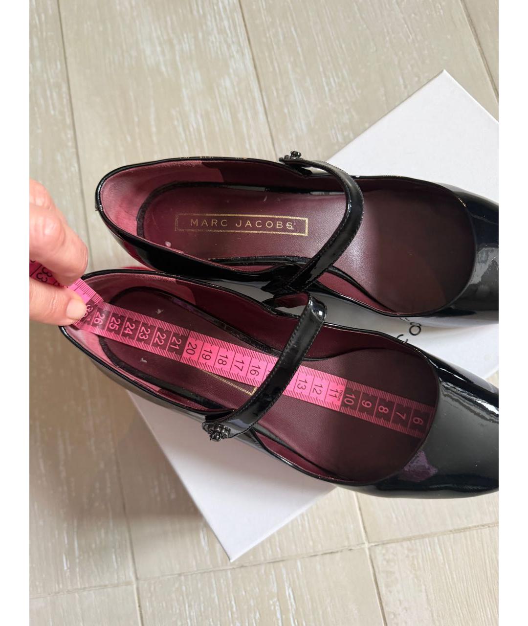 MARC JACOBS Черные лодочки на низком каблуке из лакированной кожи, фото 3