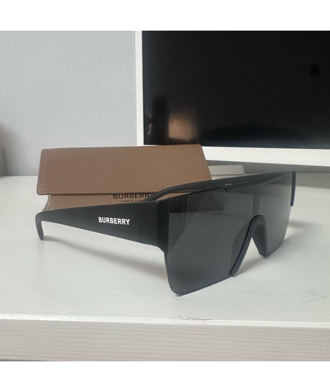 BURBERRY Черные пластиковые солнцезащитные очки, фото 2