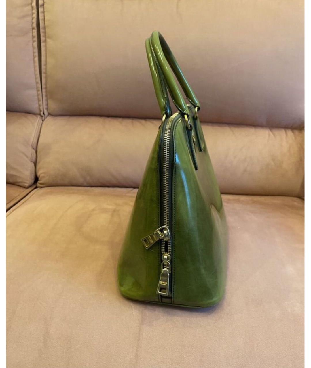 PRADA Зеленая сумка тоут из лакированной кожи, фото 2