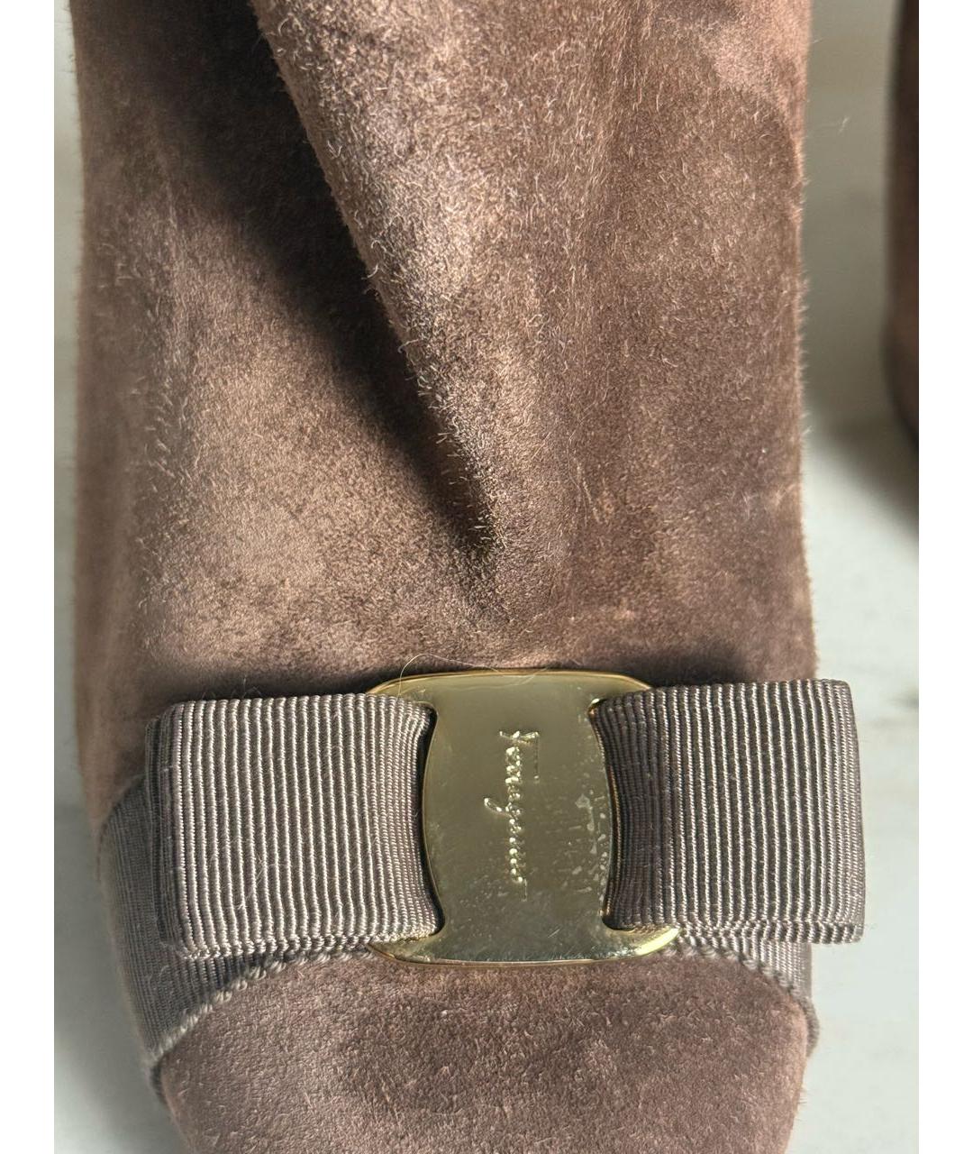 FERRAGAMO Коричневые замшевые ботильоны, фото 4