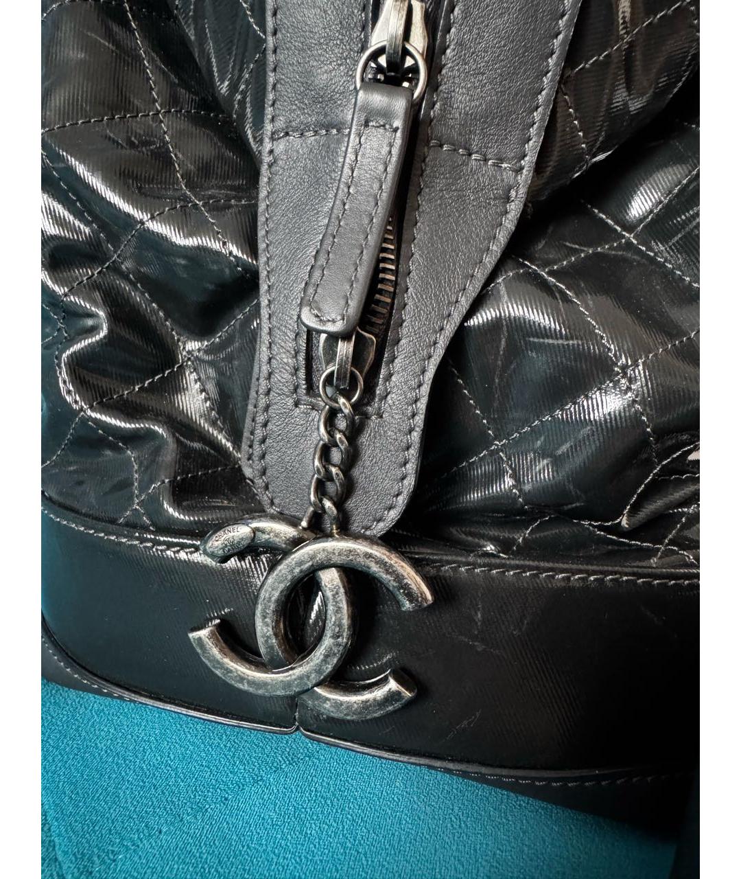 CHANEL Антрацитовая дорожная/спортивная сумка из лакированной кожи, фото 3