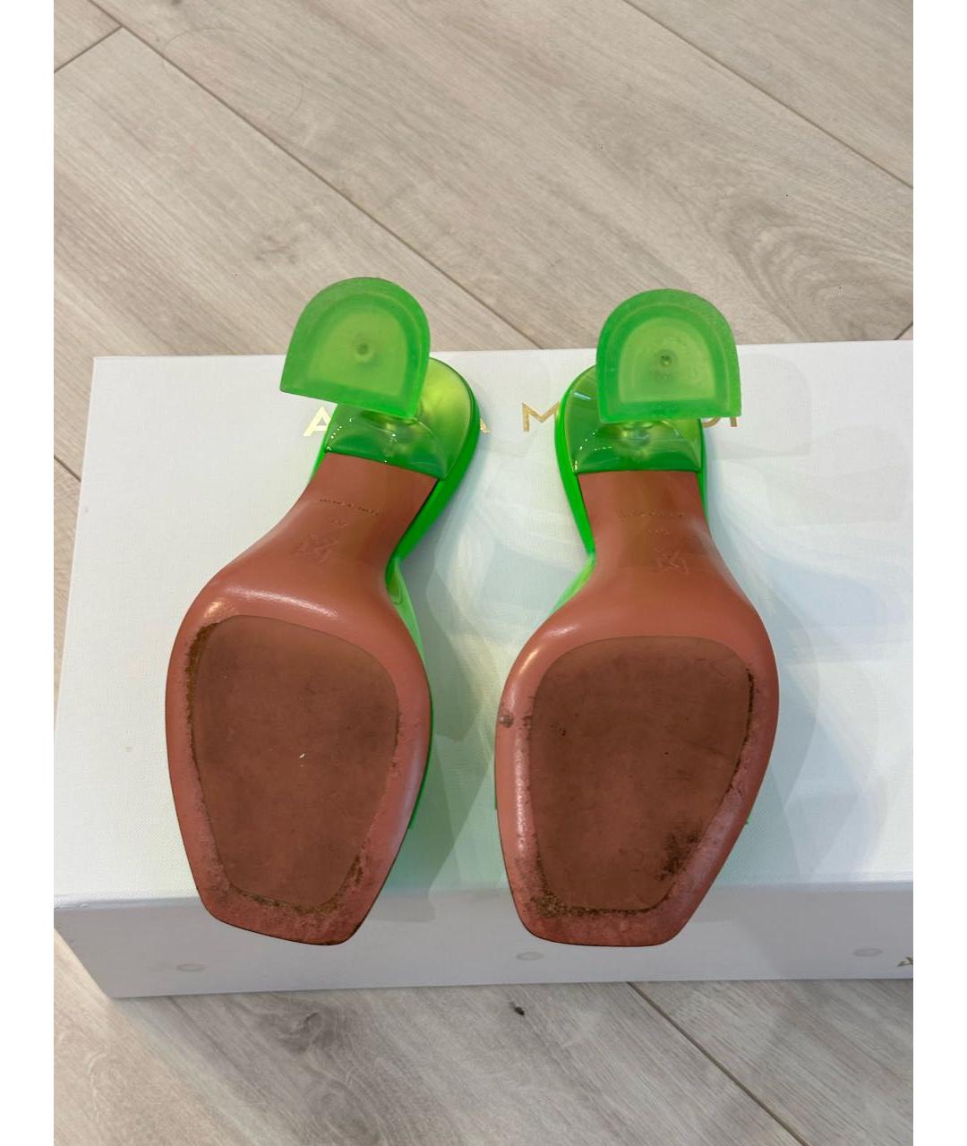 Amina Muaddi Салатовые кожаные босоножки, фото 8