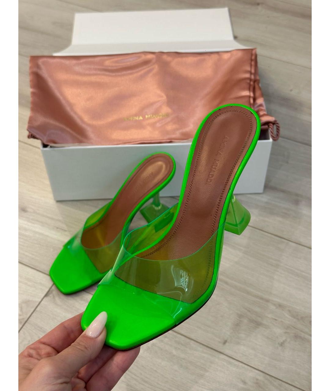 Amina Muaddi Салатовые кожаные босоножки, фото 3