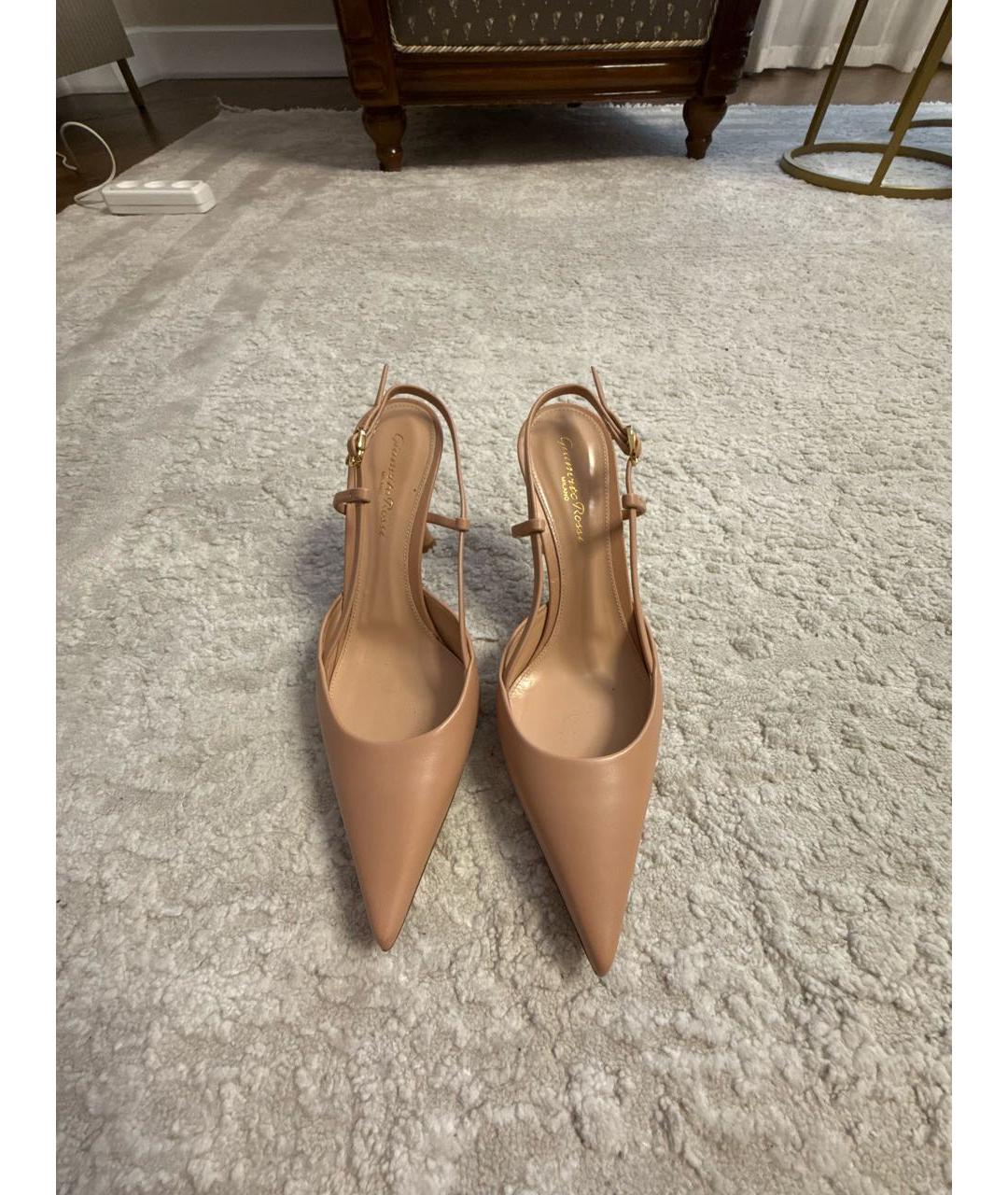 GIANVITO ROSSI Бежевые кожаные туфли, фото 2