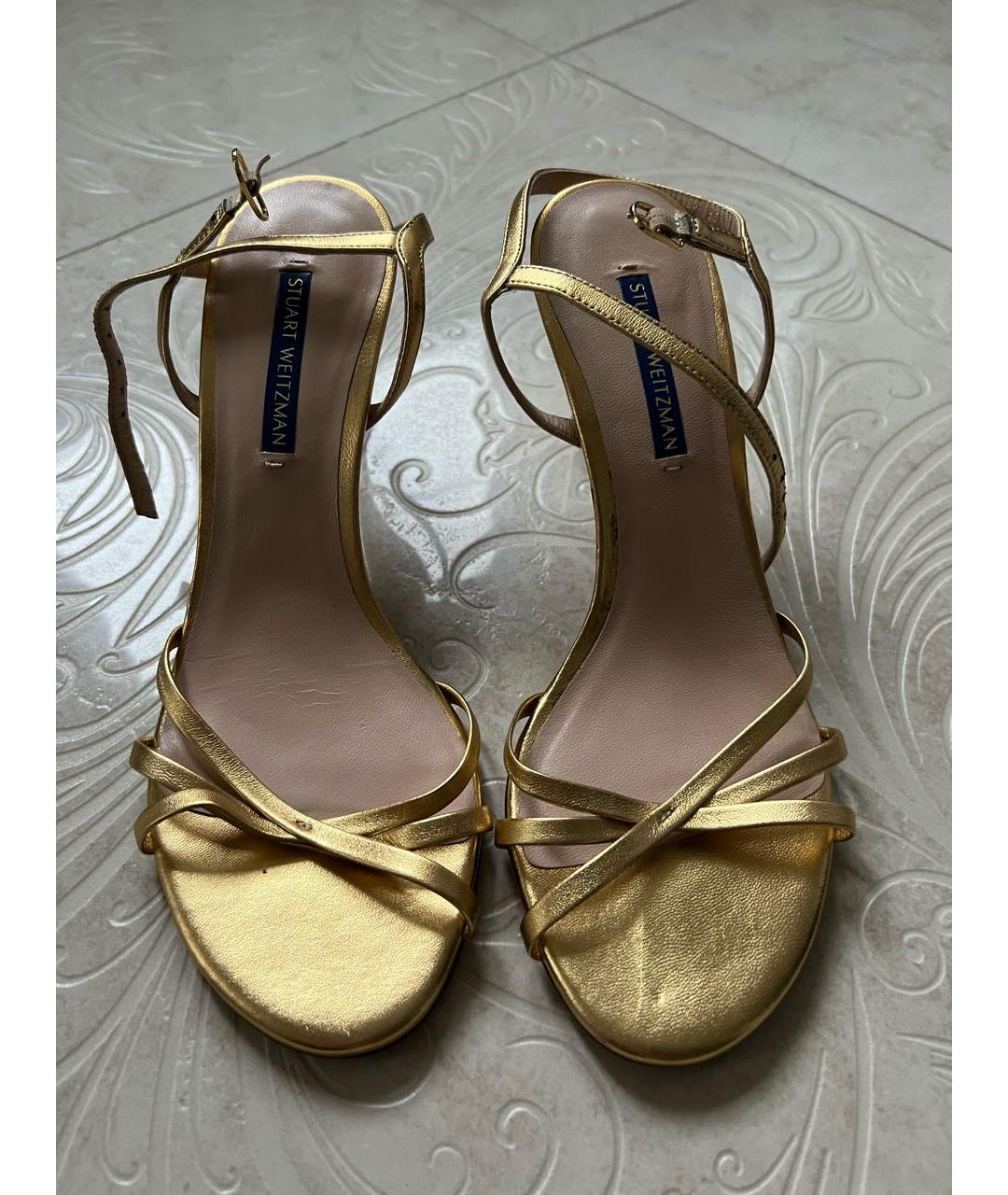 STUART WEITZMAN Золотые кожаные босоножки, фото 2