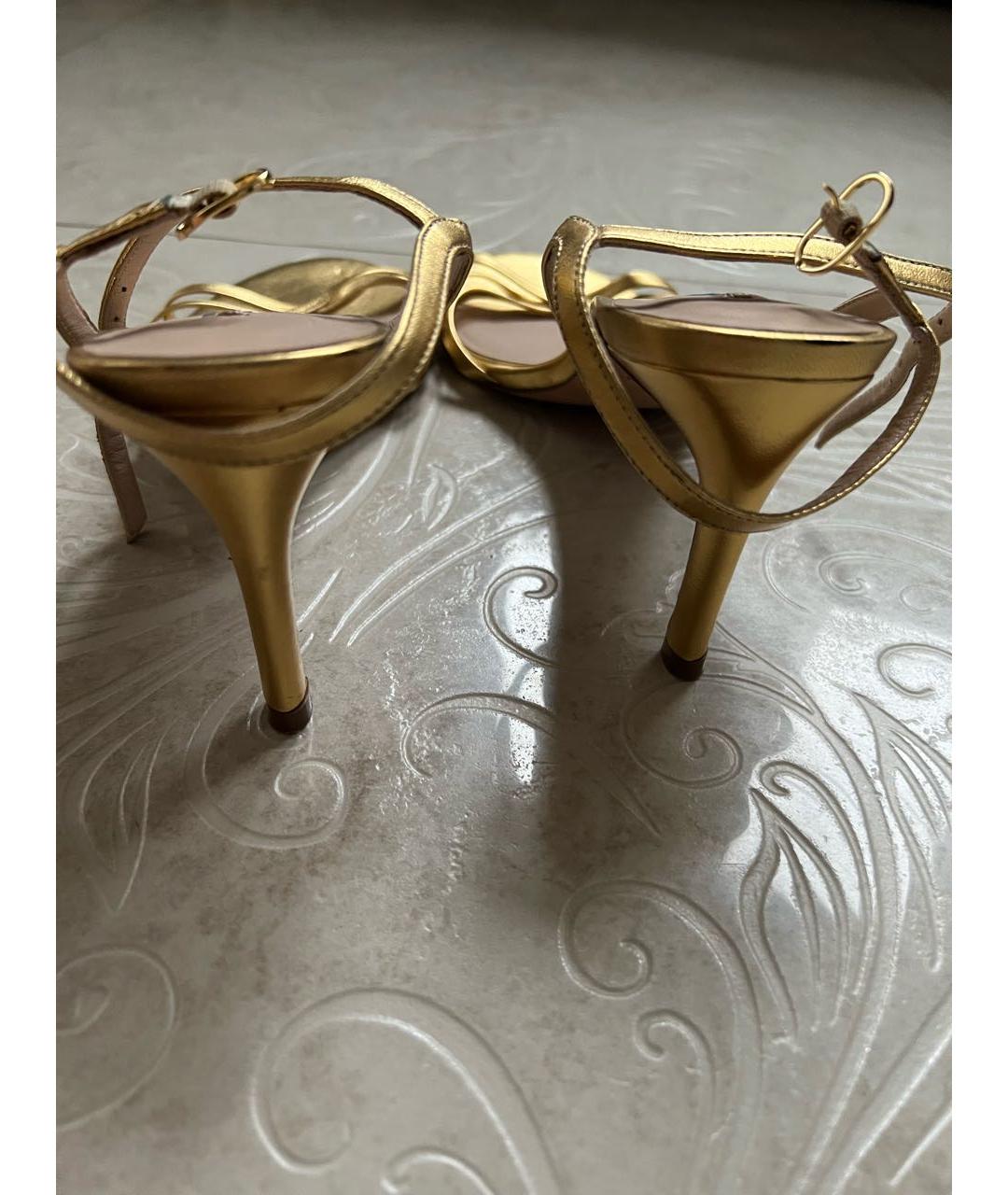 STUART WEITZMAN Золотые кожаные босоножки, фото 4