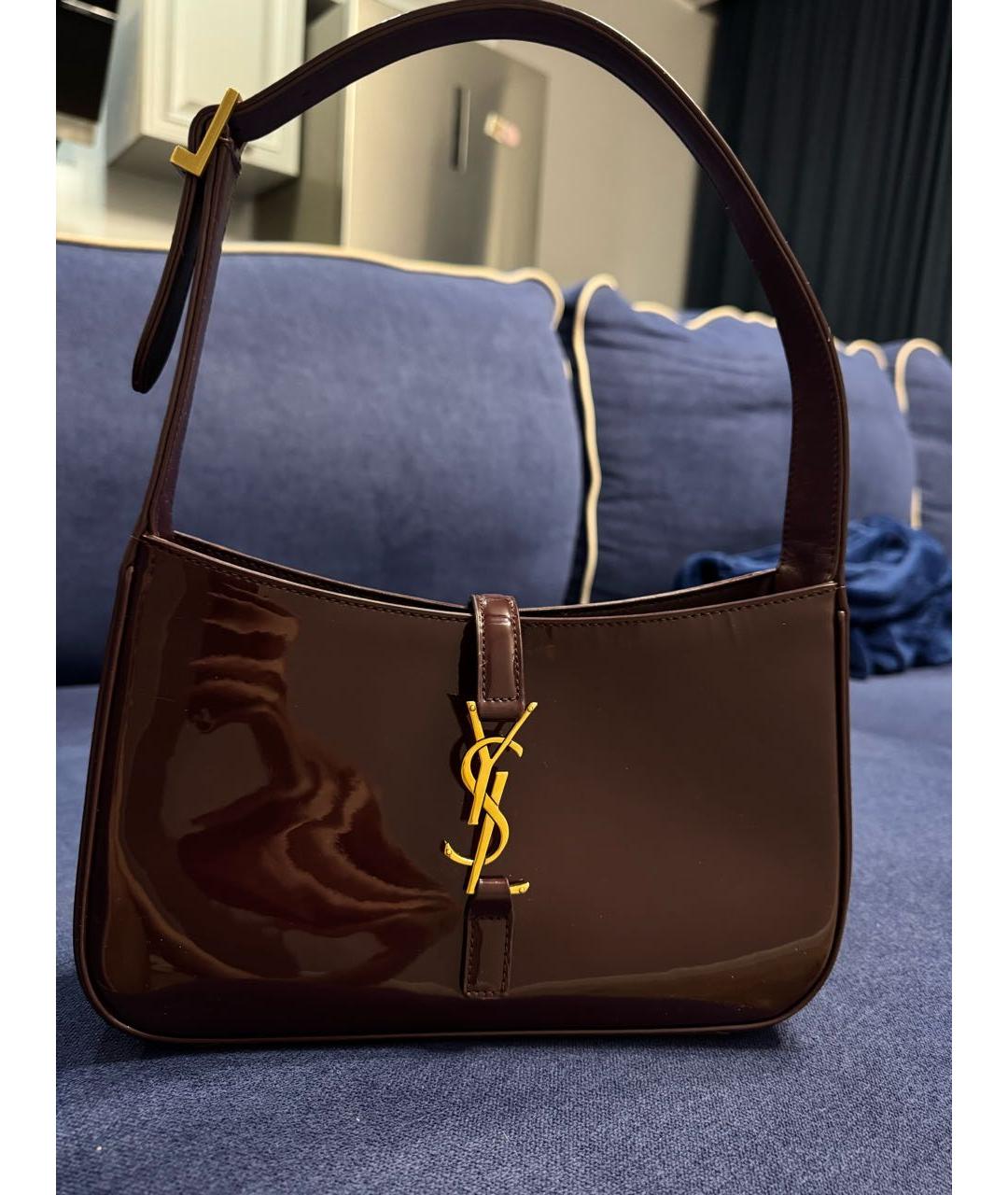 SAINT LAURENT Бордовая сумка через плечо из лакированной кожи, фото 6