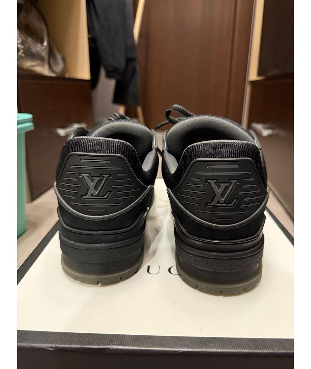 LOUIS VUITTON Черные замшевые низкие кроссовки / кеды, фото 4