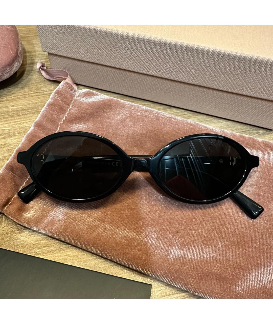 MIU MIU Черные пластиковые солнцезащитные очки, фото 2