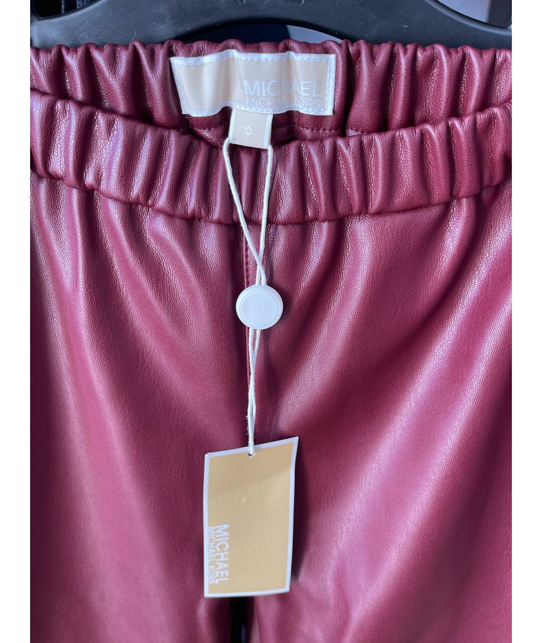 MICHAEL KORS Бордовые полиуретановые брюки узкие, фото 4