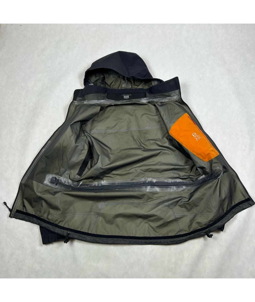 ARCTERYX Черная полиэстеровая куртка, фото 3