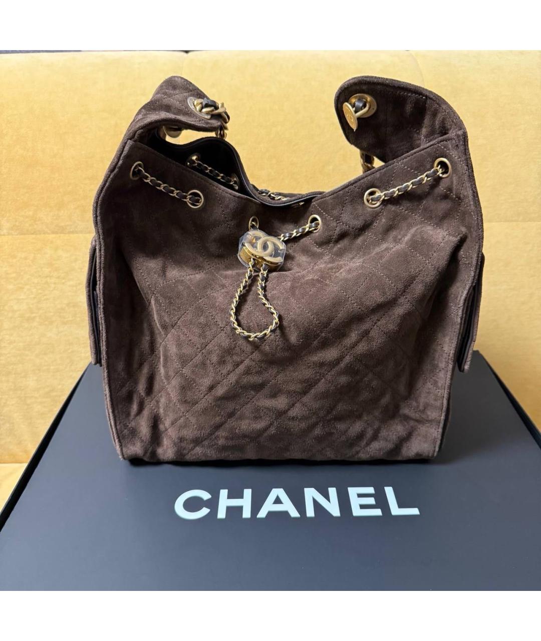 CHANEL Коричневая замшевая сумка через плечо, фото 2