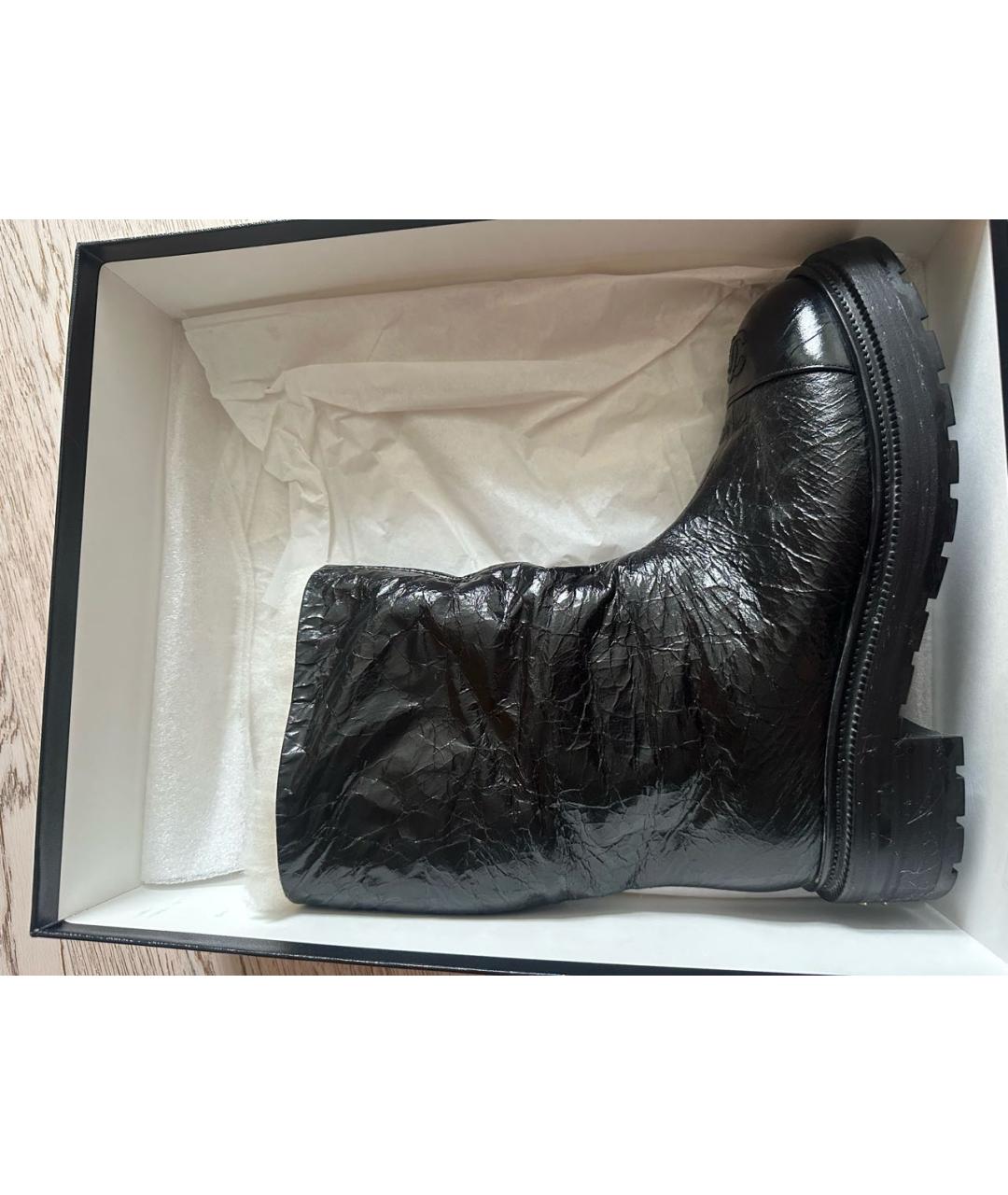 CHANEL Черные полусапоги из лакированной кожи, фото 4