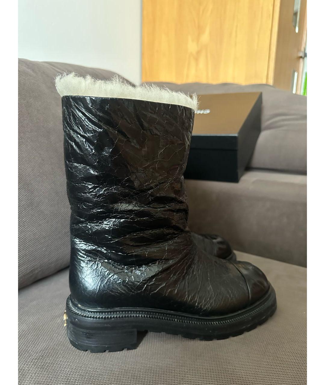 CHANEL Черные полусапоги из лакированной кожи, фото 5