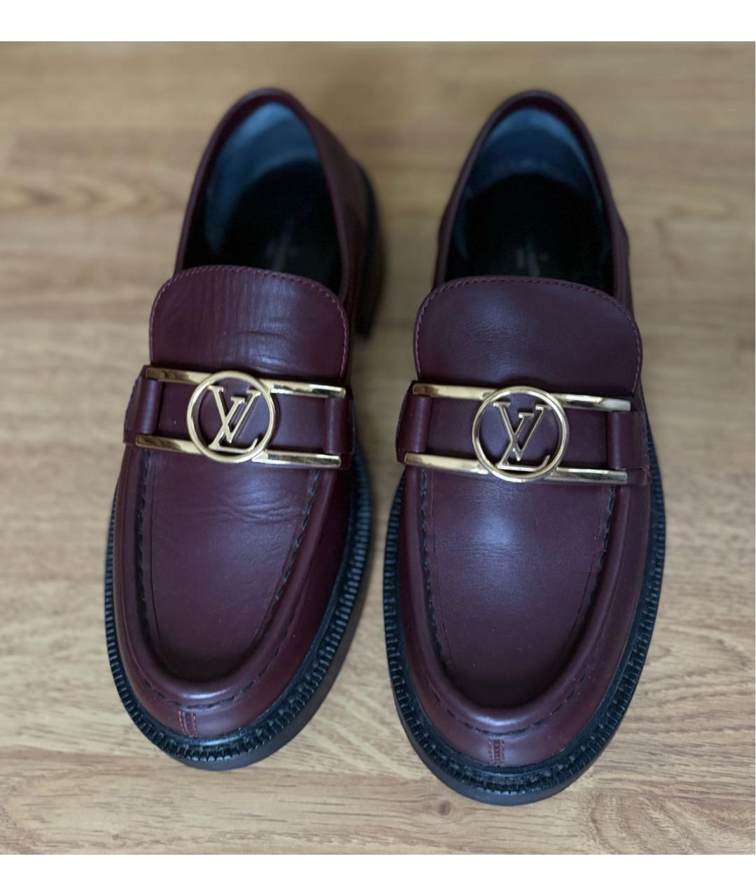 LOUIS VUITTON Бордовые кожаные лоферы, фото 2