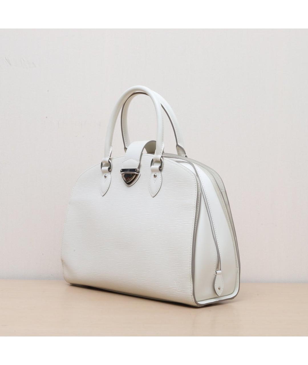 LOUIS VUITTON Белая кожаная сумка с короткими ручками, фото 4
