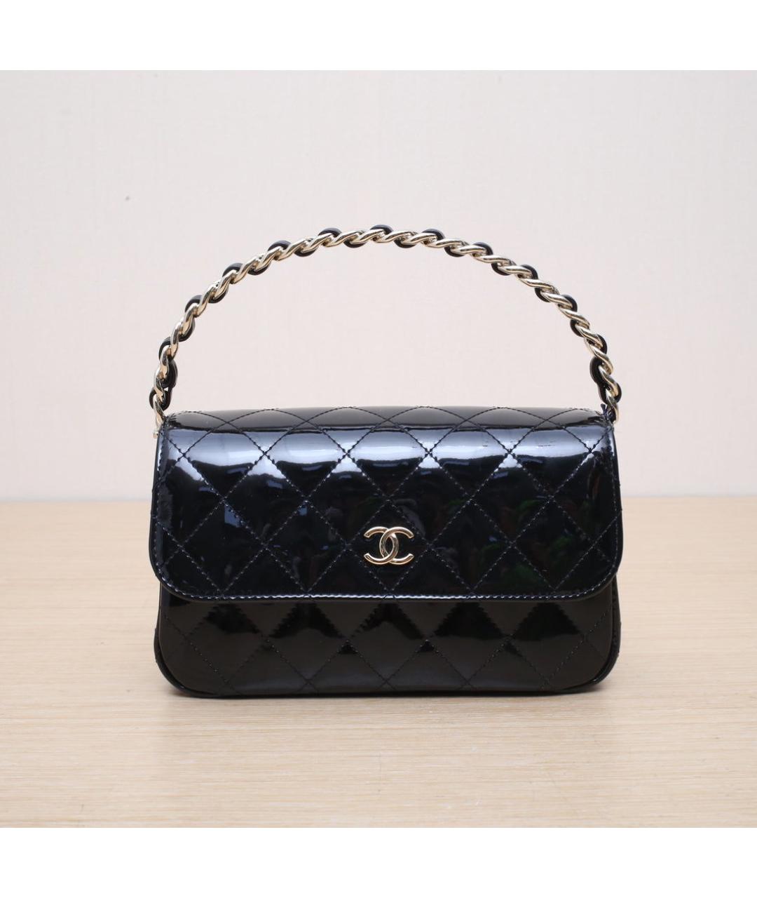 CHANEL Черная сумка через плечо из лакированной кожи, фото 3