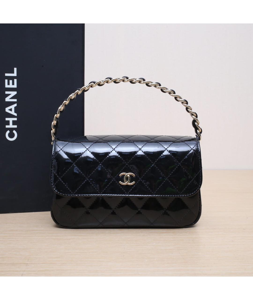 CHANEL Черная сумка через плечо из лакированной кожи, фото 2