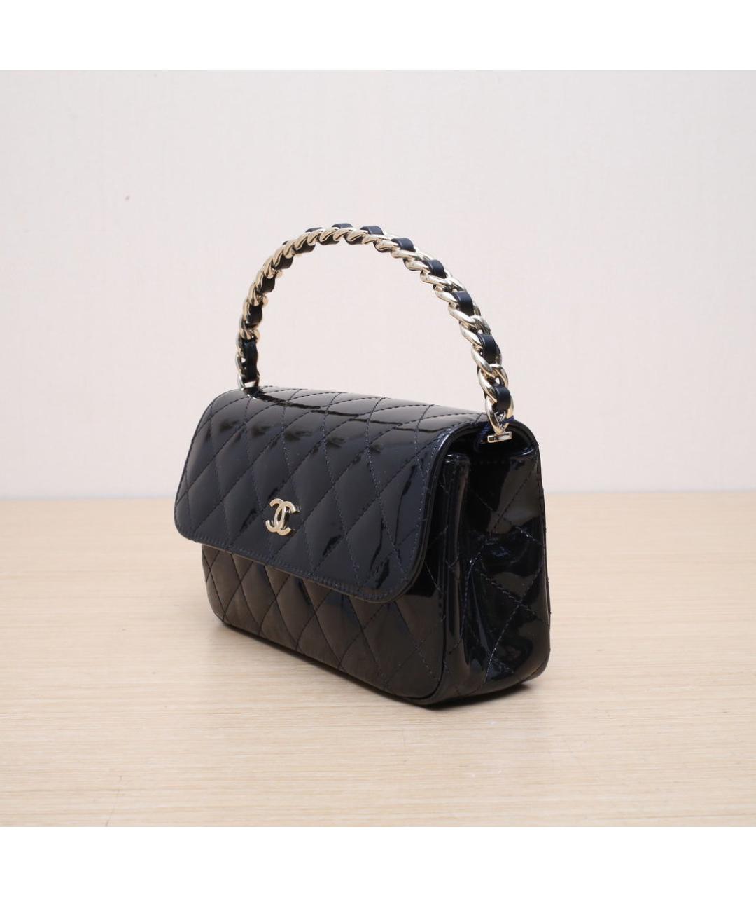 CHANEL Черная сумка через плечо из лакированной кожи, фото 4