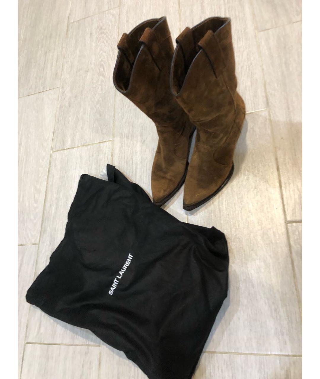 SAINT LAURENT Коричневые замшевые сапоги, фото 3