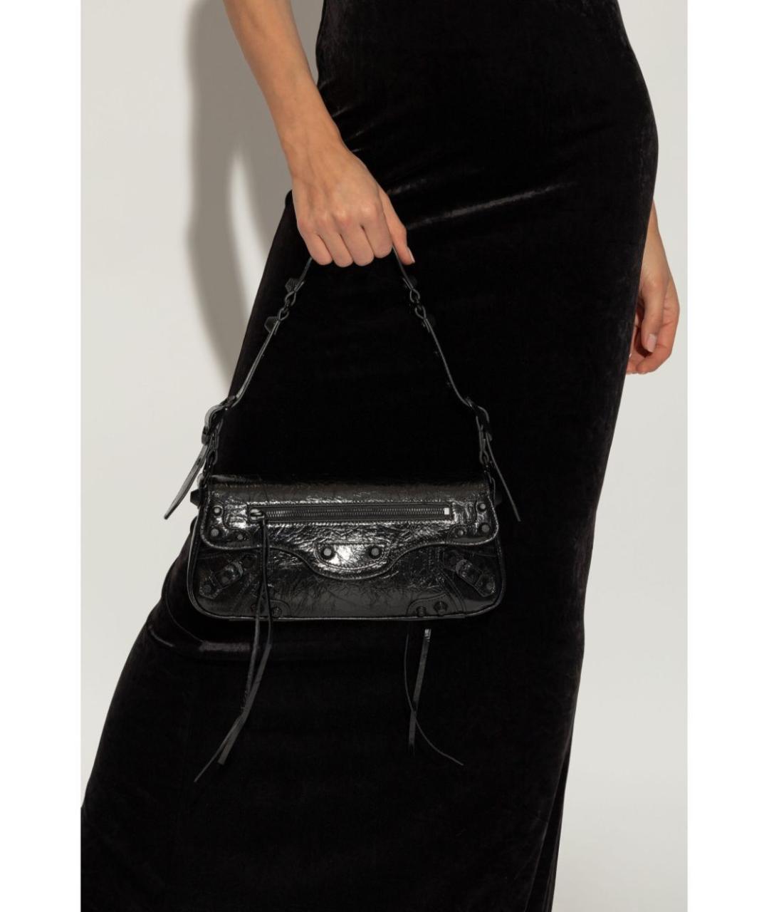 BALENCIAGA Черная сумка через плечо из лакированной кожи, фото 2