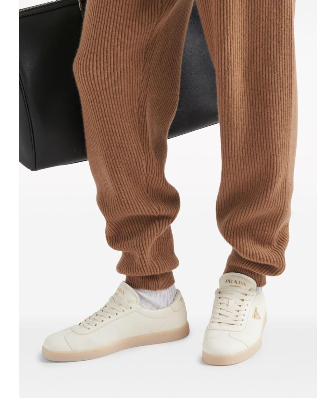 PRADA Бежевые кожаные низкие кроссовки / кеды, фото 2