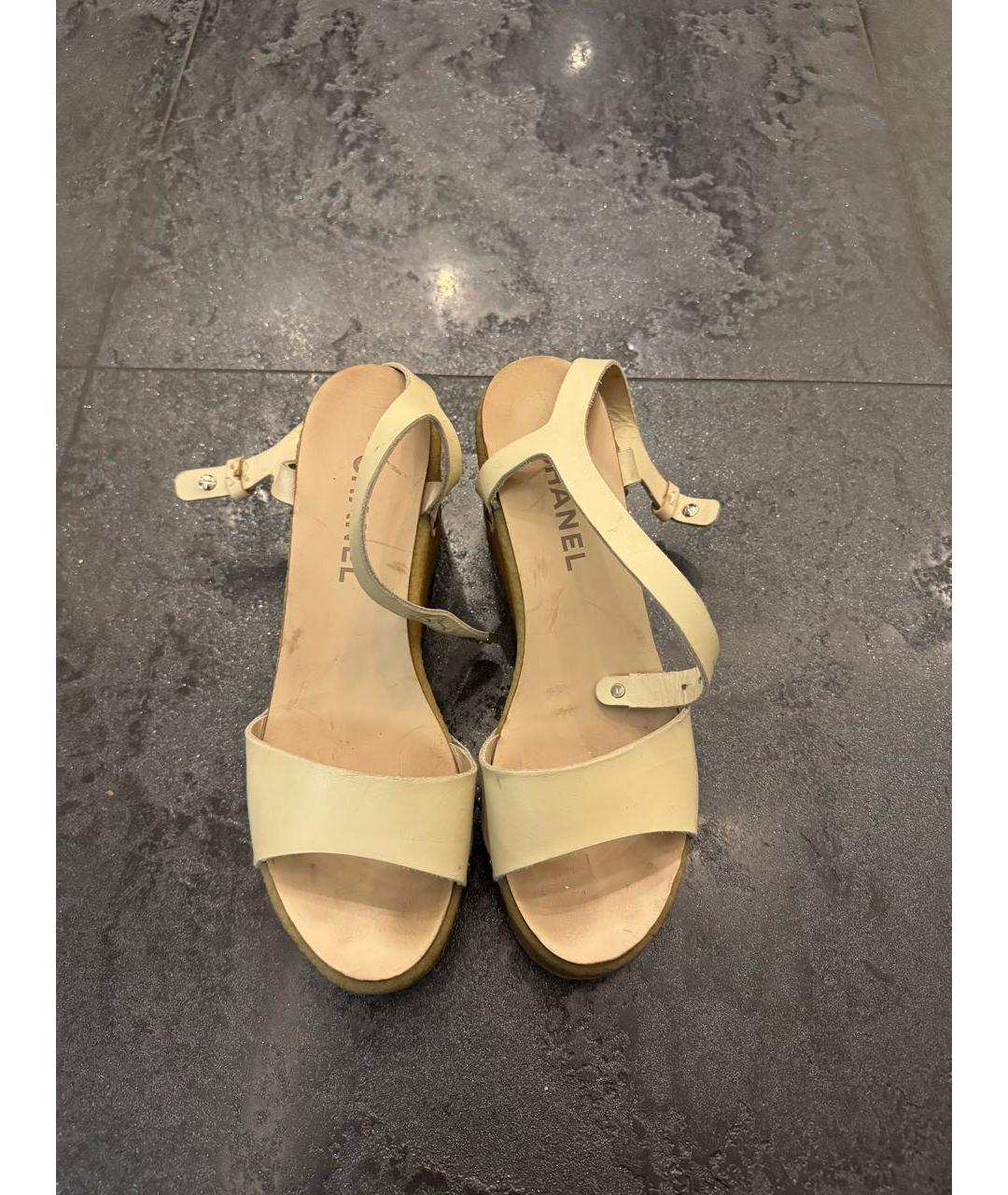 CHANEL Бежевые кожаные босоножки, фото 2
