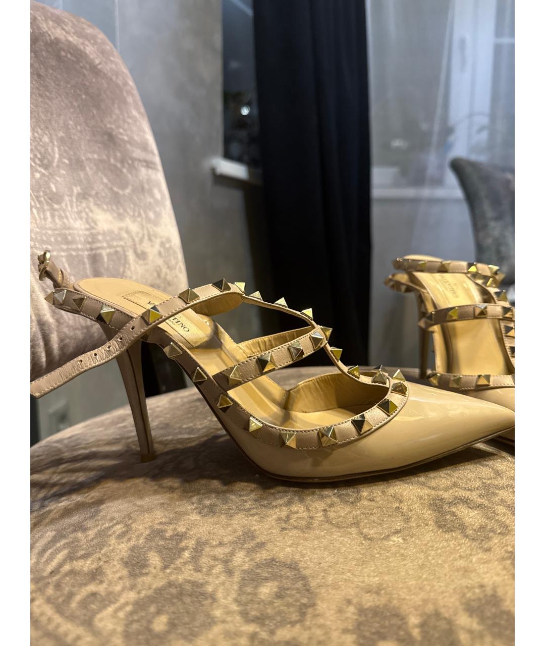 VALENTINO Бежевые туфли из лакированной кожи, фото 6