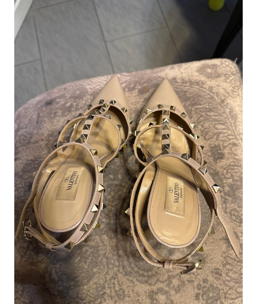 VALENTINO Бежевые туфли из лакированной кожи, фото 3