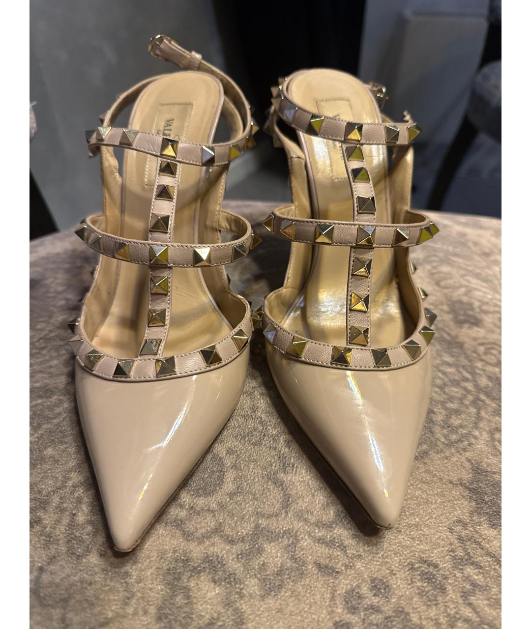 VALENTINO Бежевые туфли из лакированной кожи, фото 2