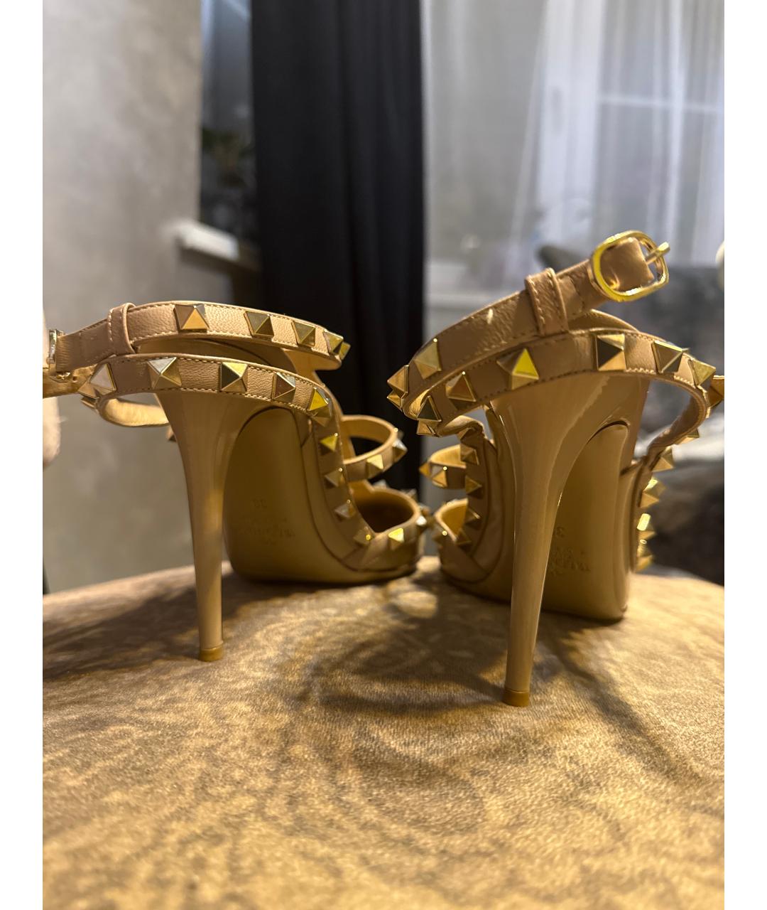 VALENTINO Бежевые туфли из лакированной кожи, фото 4