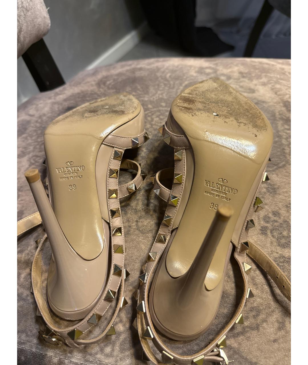VALENTINO Бежевые туфли из лакированной кожи, фото 5