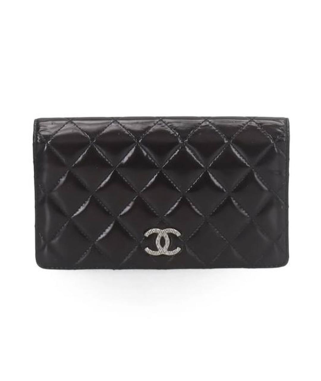 CHANEL Черный кошелек из лакированной кожи, фото 1
