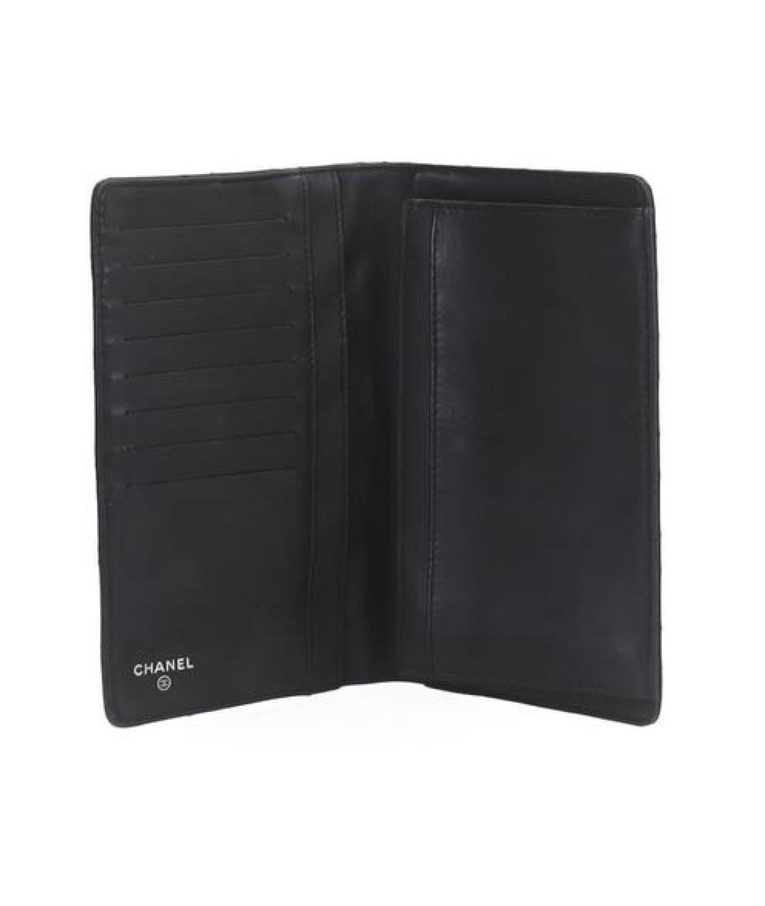 CHANEL Черный кошелек из лакированной кожи, фото 4