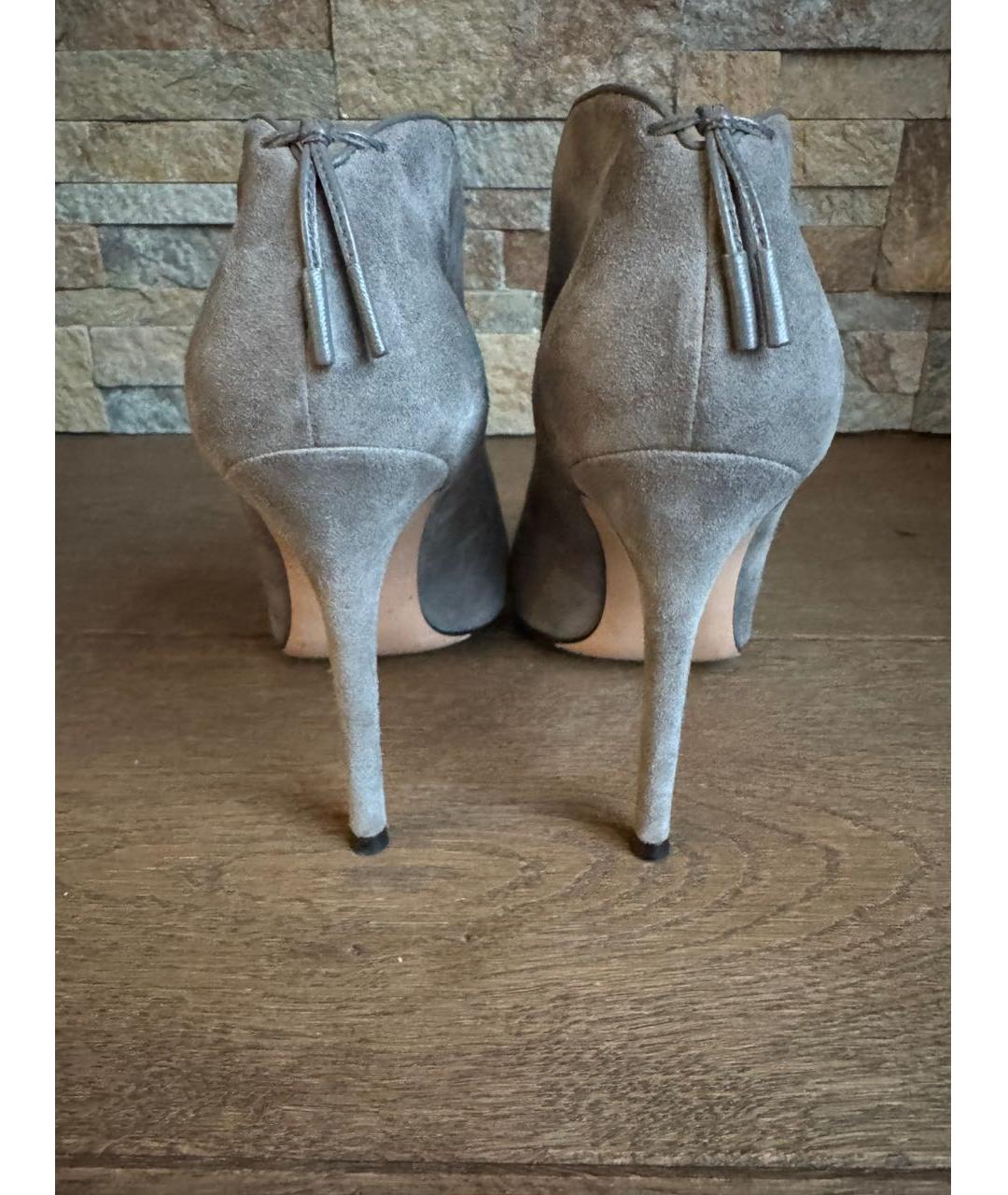GIANVITO ROSSI Серые замшевые ботильоны, фото 4