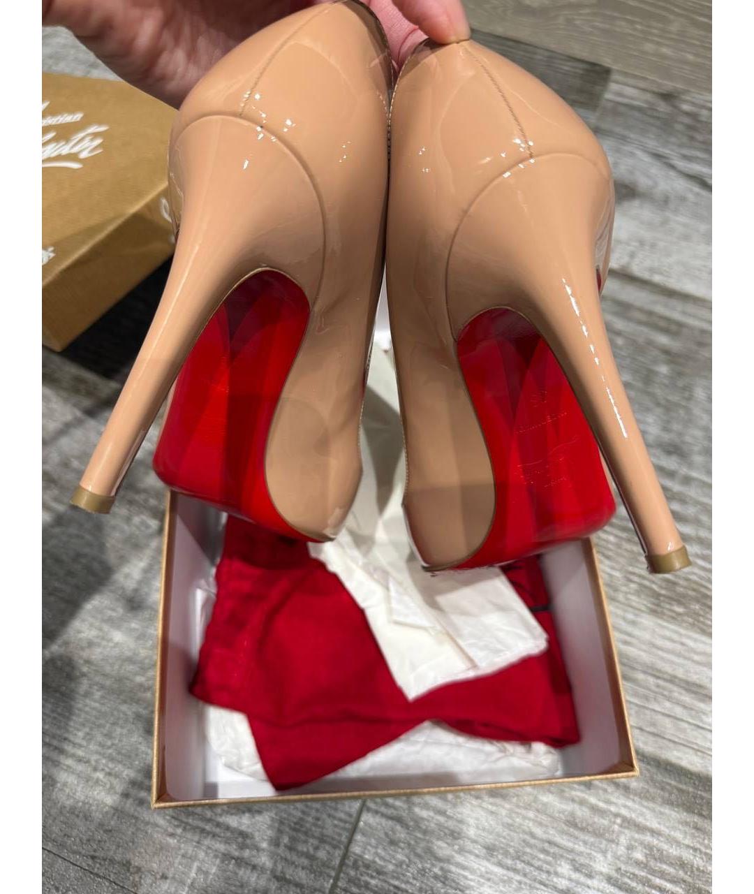 CHRISTIAN LOUBOUTIN Бежевые туфли из лакированной кожи, фото 4