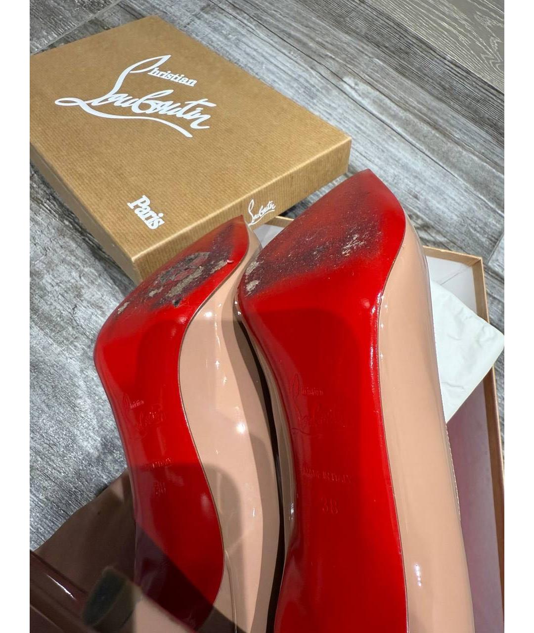 CHRISTIAN LOUBOUTIN Бежевые туфли из лакированной кожи, фото 6