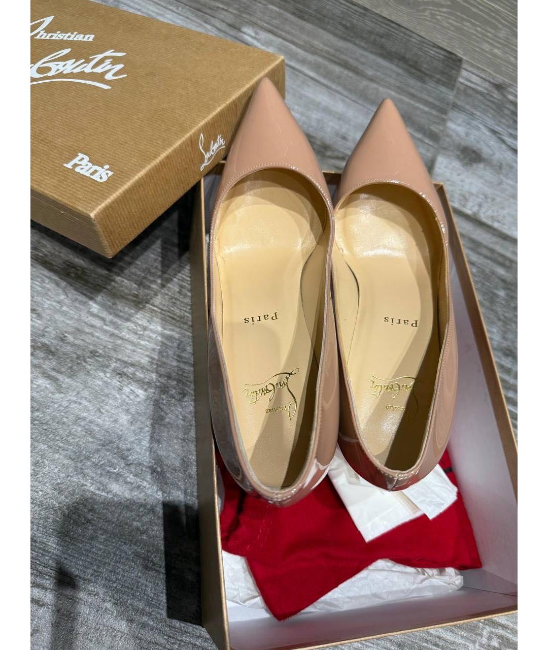 CHRISTIAN LOUBOUTIN Бежевые туфли из лакированной кожи, фото 2