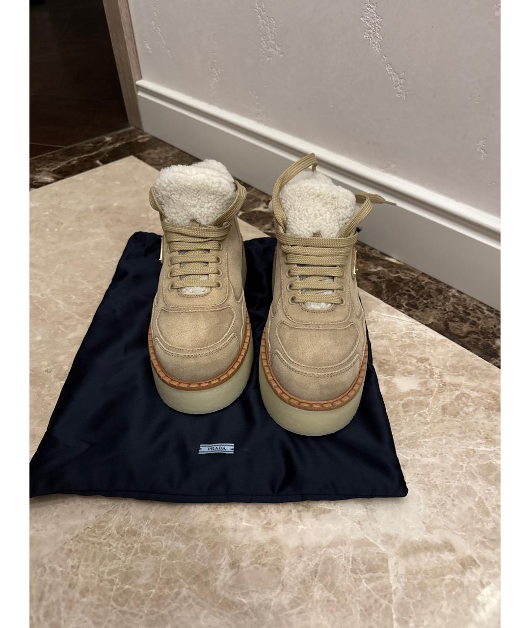 PRADA Бежевые замшевые ботинки, фото 2