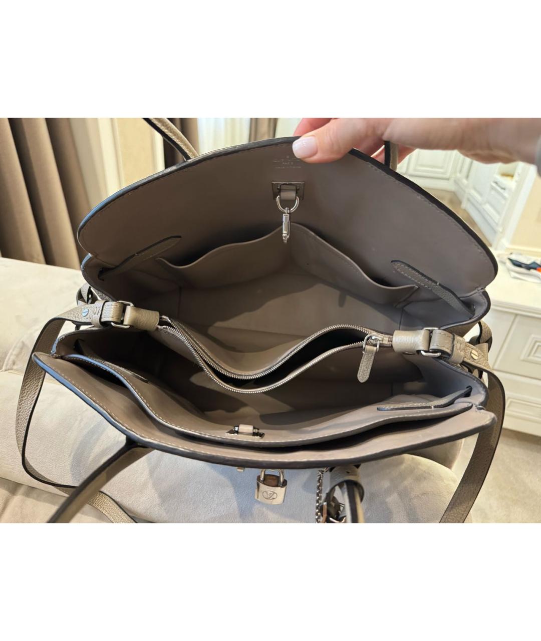 LOUIS VUITTON Бежевая кожаная сумка с короткими ручками, фото 4