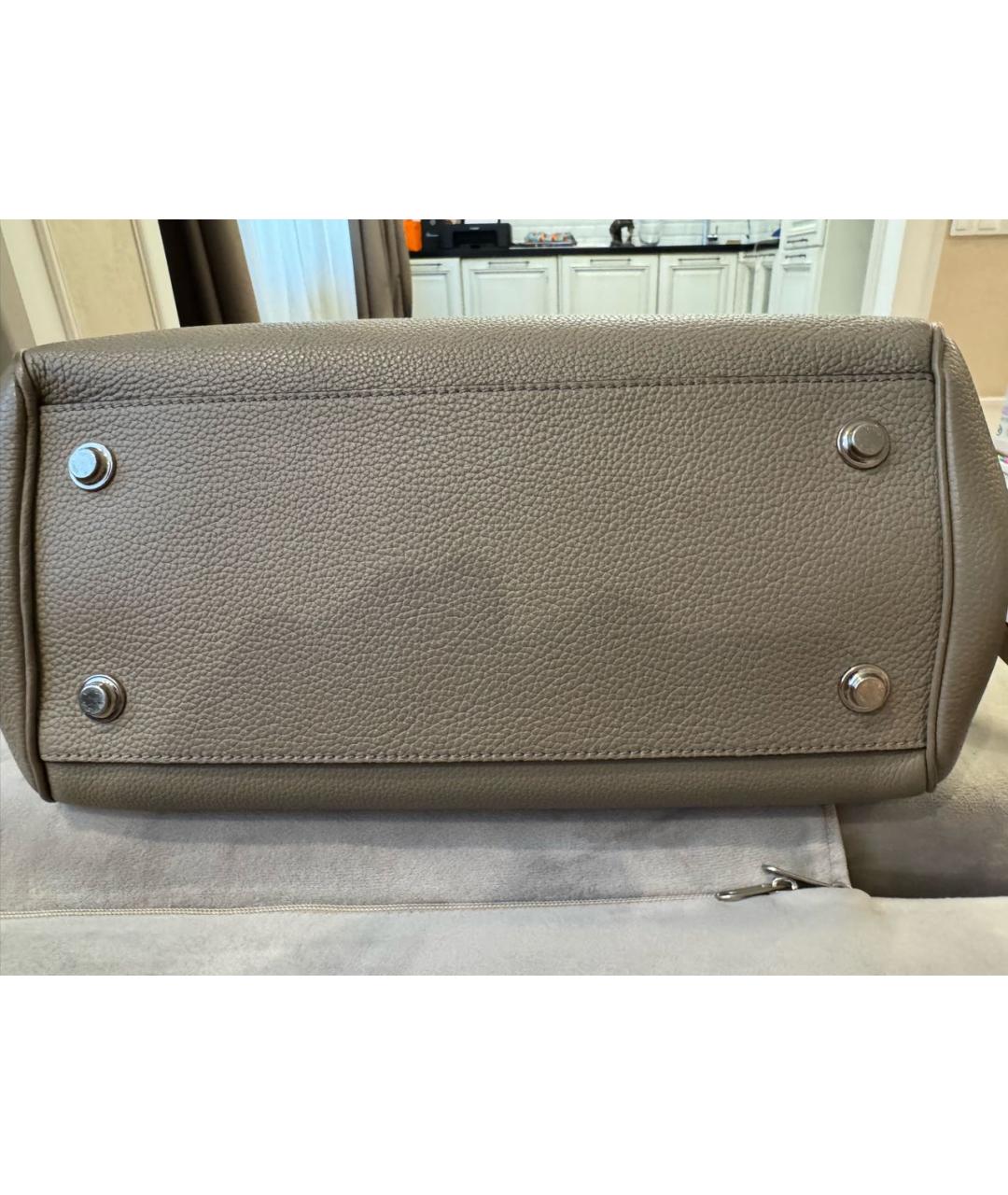 LOUIS VUITTON Бежевая кожаная сумка с короткими ручками, фото 6