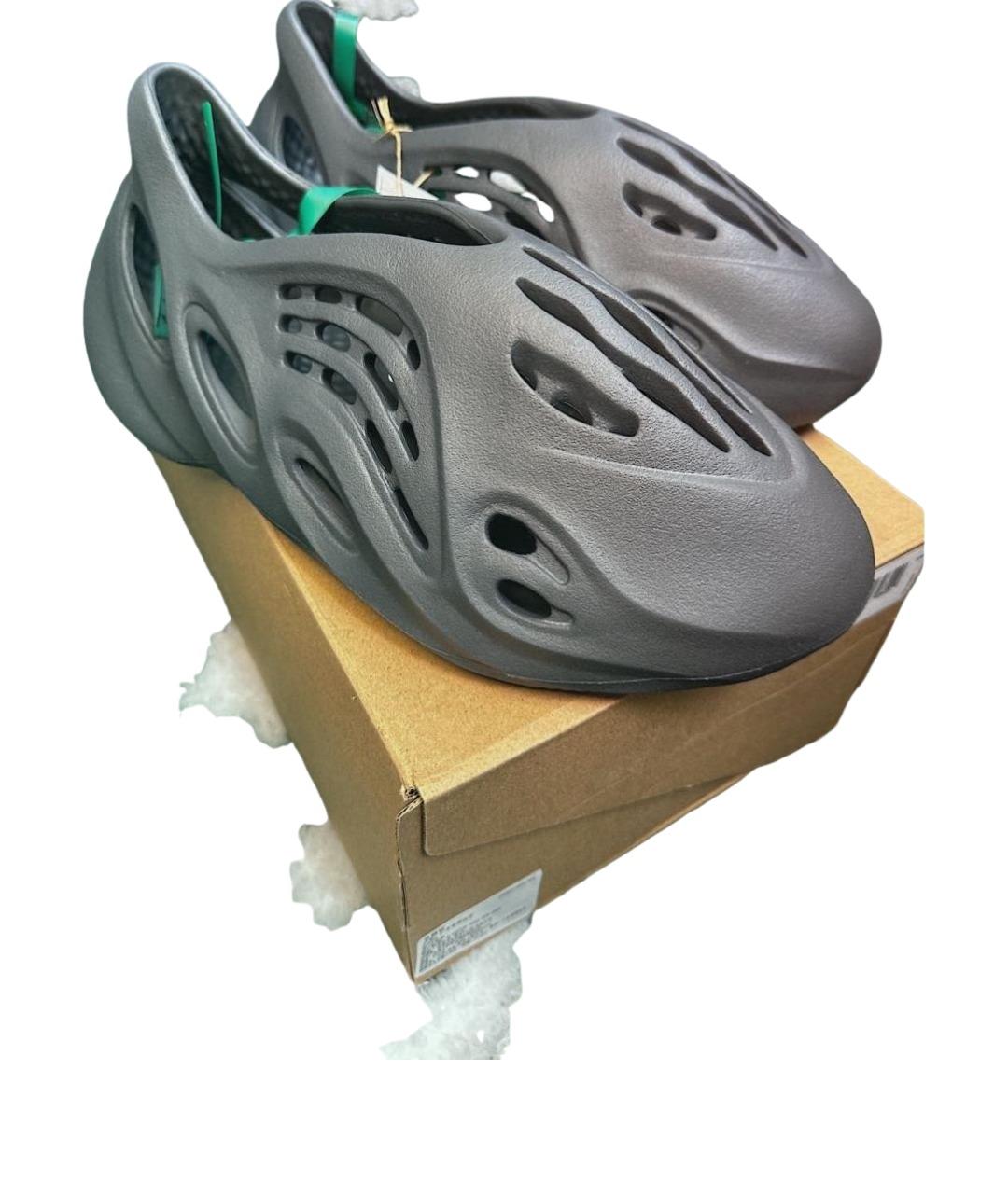 ADIDAS YEEZY Антрацитовые резиновые низкие кроссовки / кеды, фото 9