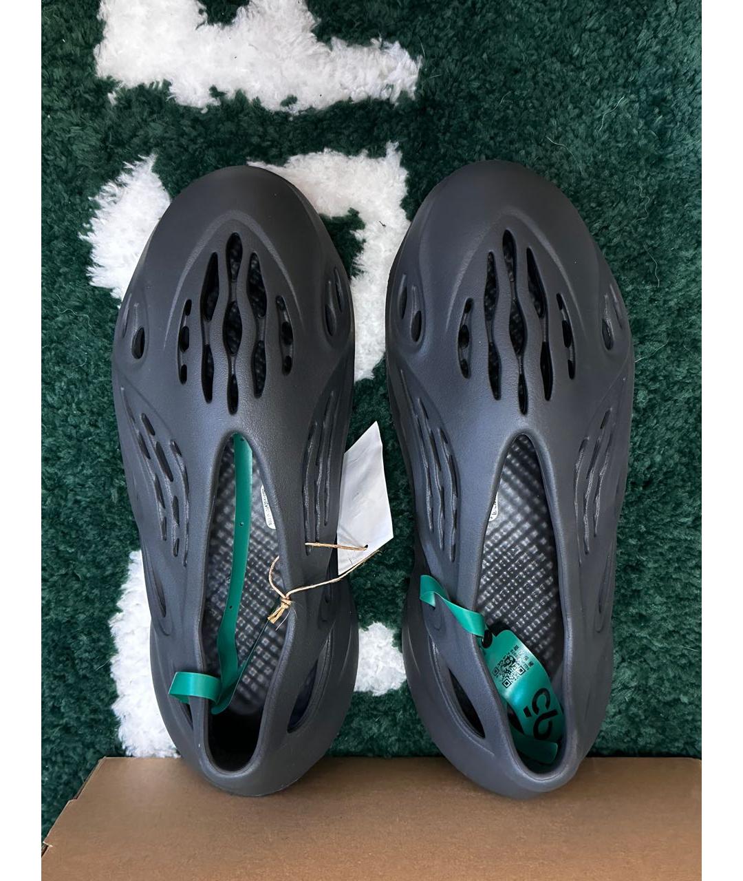 ADIDAS YEEZY Антрацитовые резиновые низкие кроссовки / кеды, фото 3