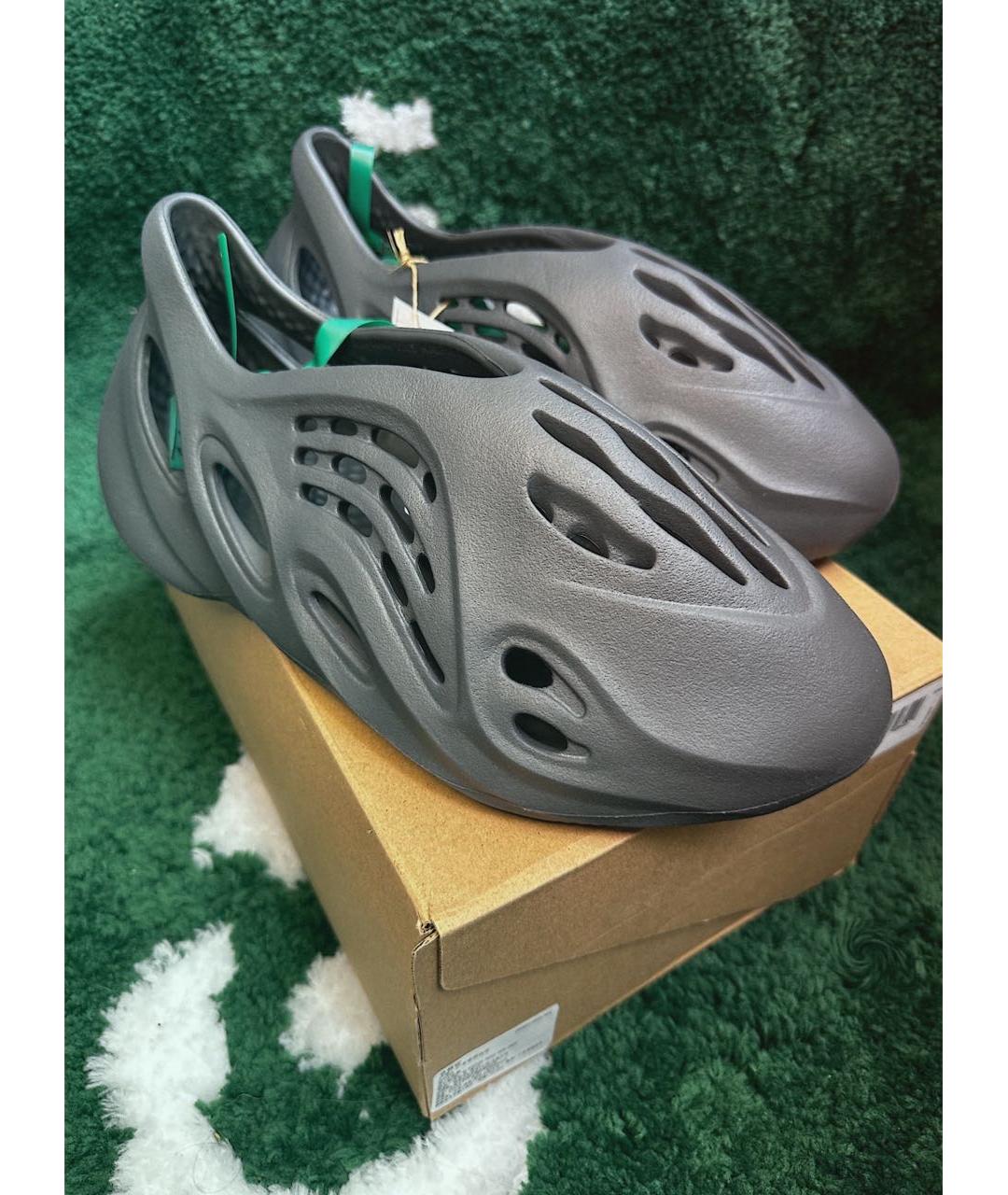 ADIDAS YEEZY Антрацитовые резиновые низкие кроссовки / кеды, фото 8