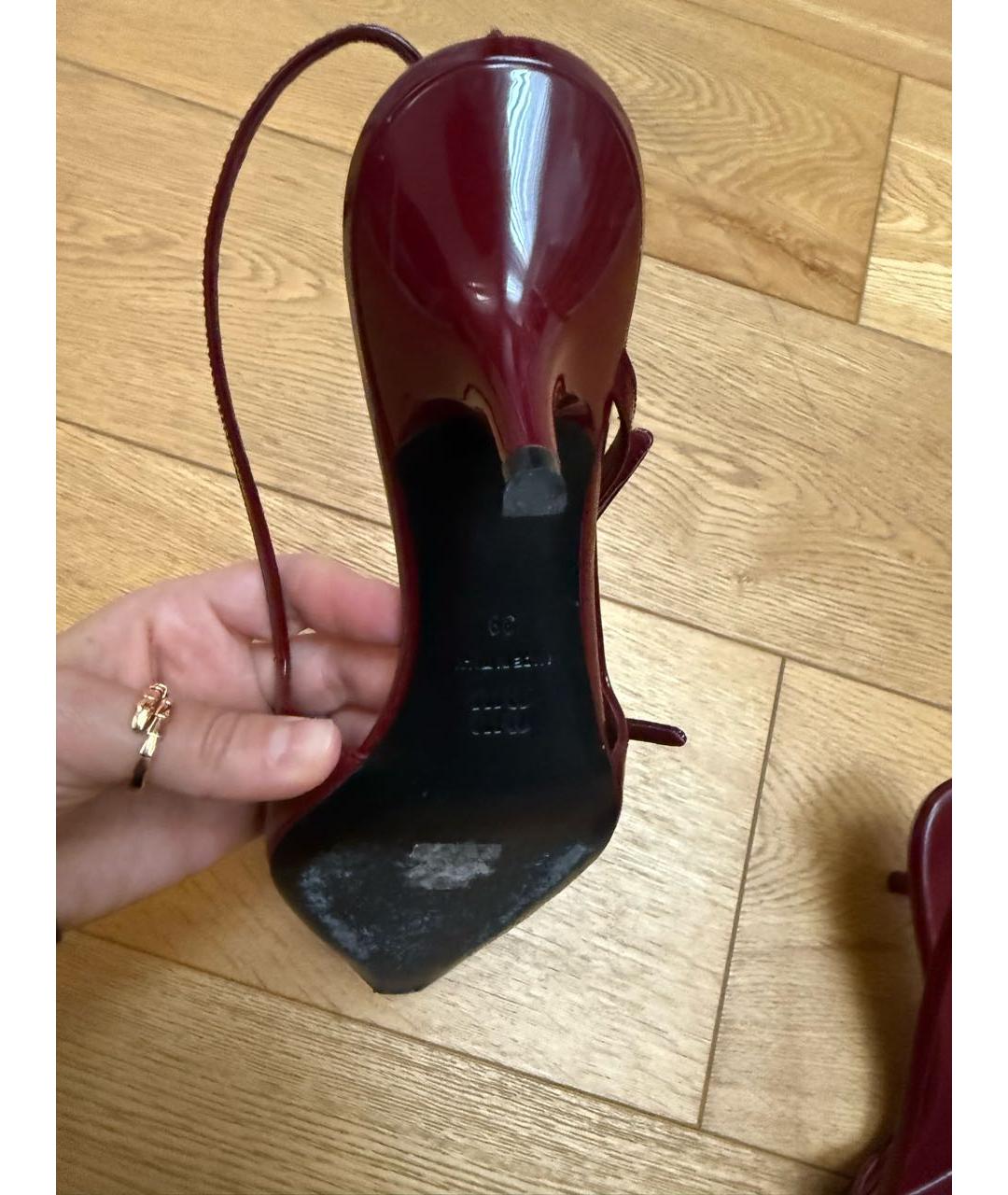 MIU MIU Бордовые лодочки на низком каблуке из лакированной кожи, фото 5