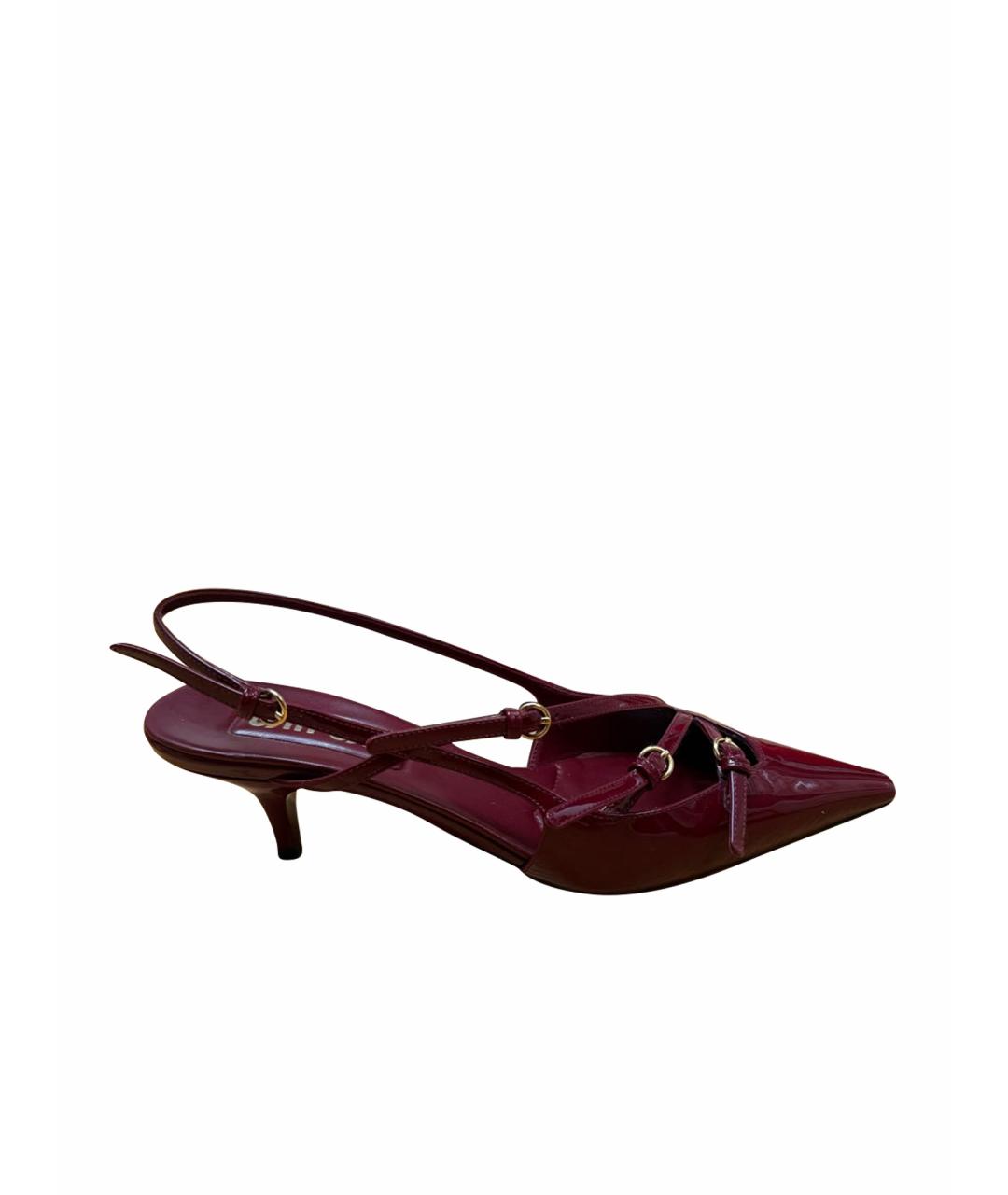 MIU MIU Бордовые лодочки на низком каблуке из лакированной кожи, фото 1