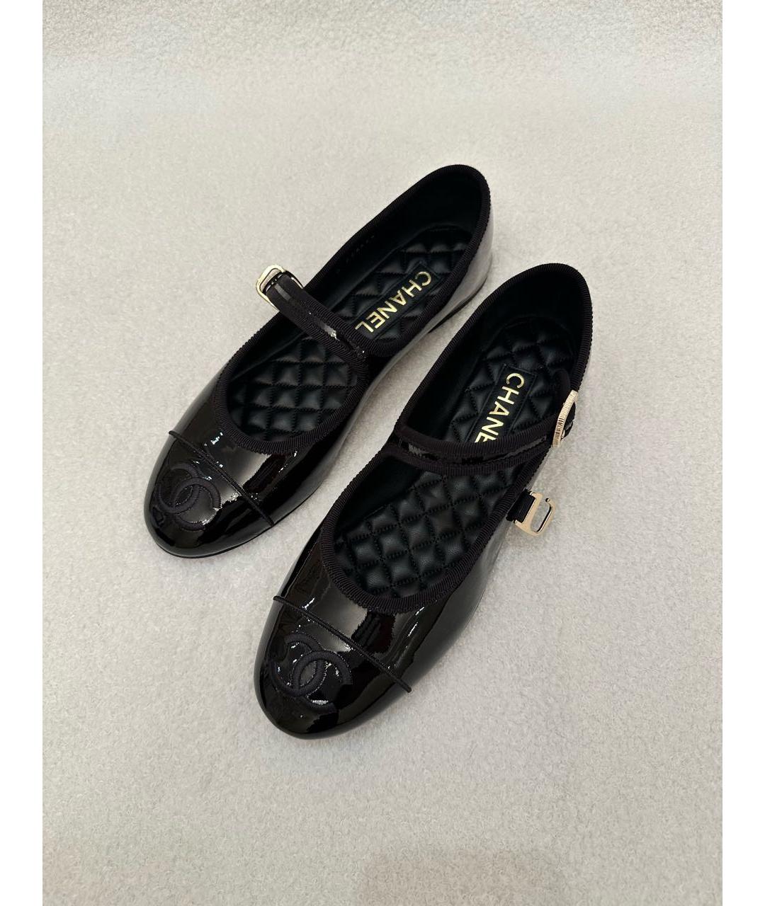 CHANEL Черные балетки из лакированной кожи, фото 2