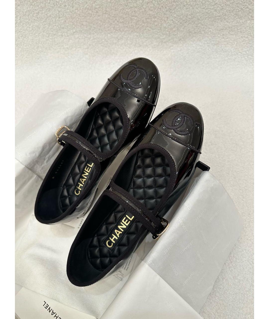 CHANEL Черные балетки из лакированной кожи, фото 3