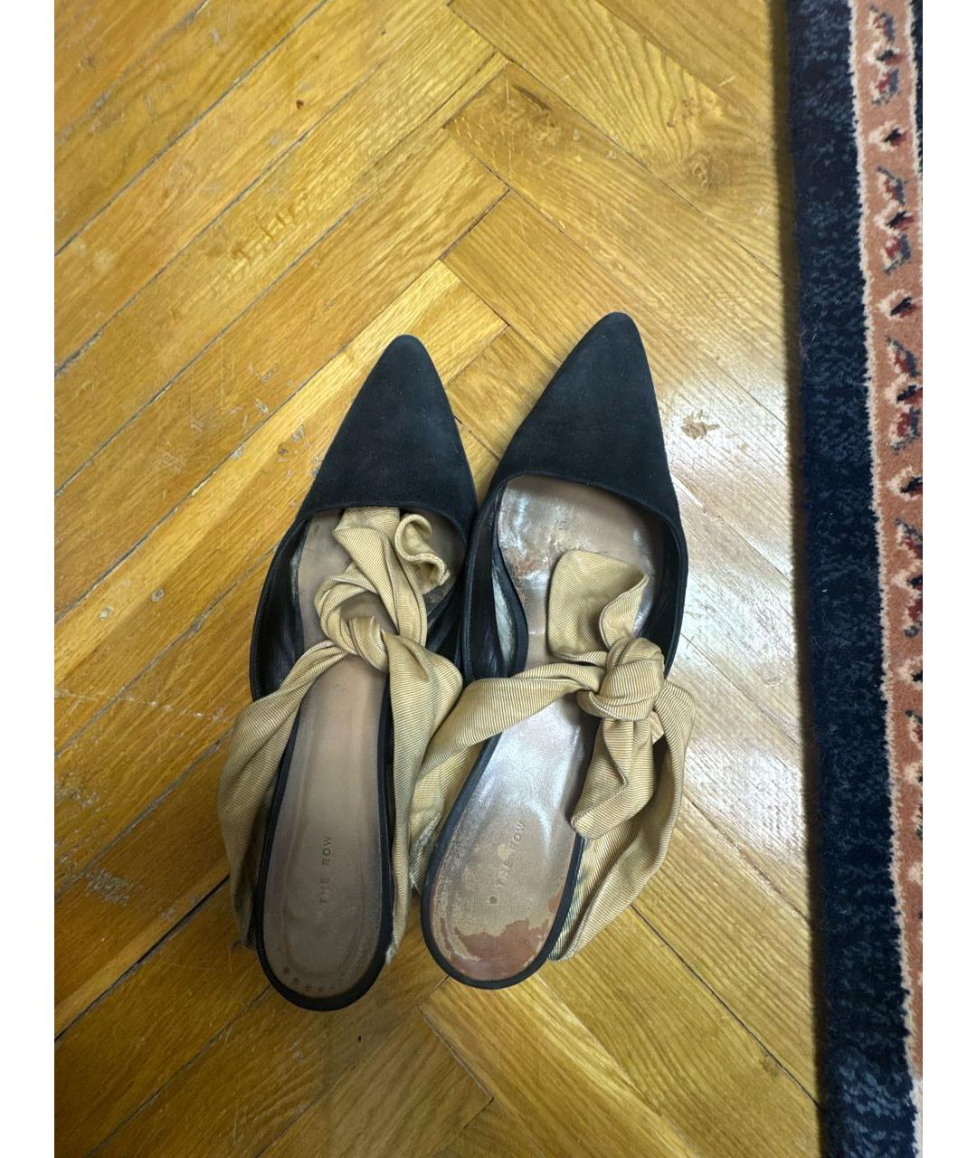 THE ROW Черные замшевые лодочки на низком каблуке, фото 2