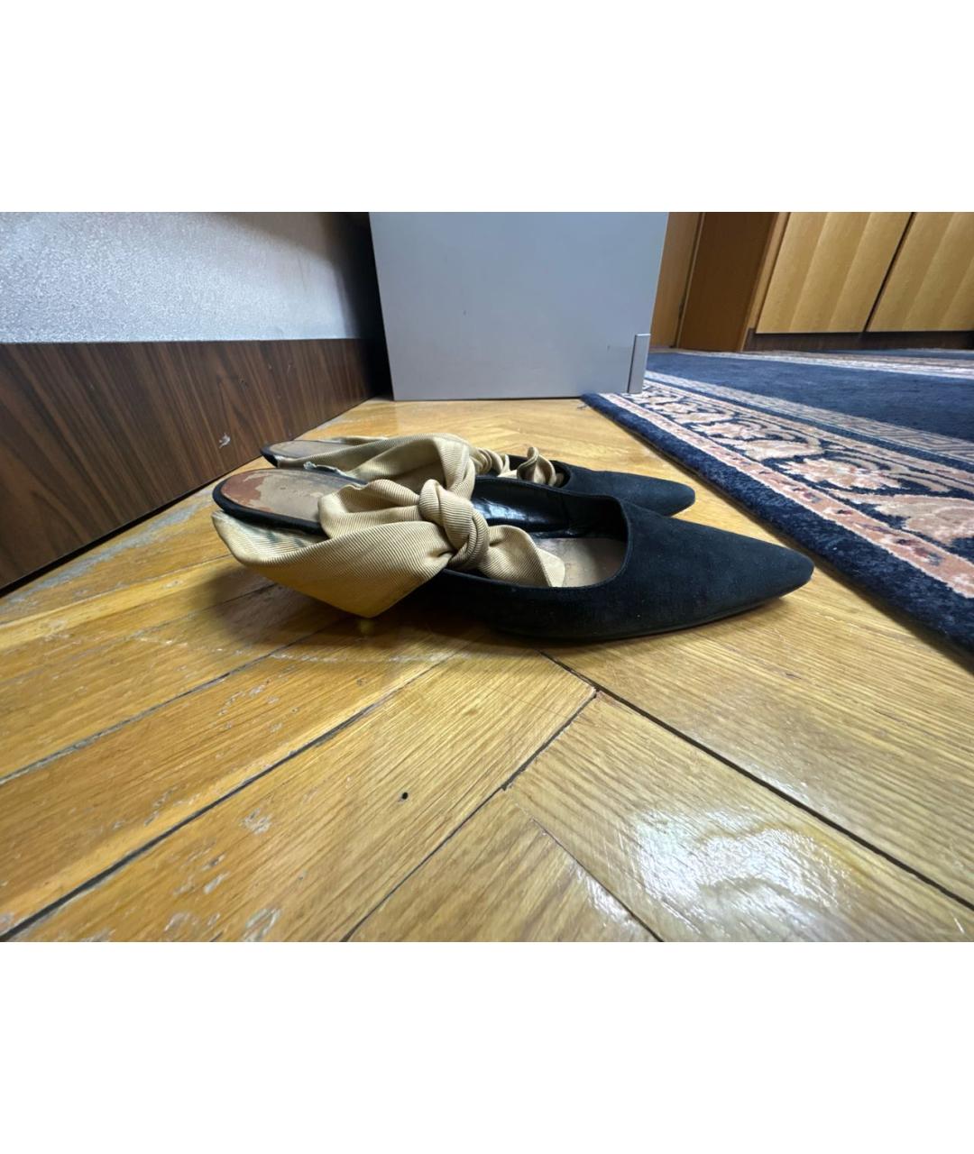 THE ROW Черные замшевые лодочки на низком каблуке, фото 3